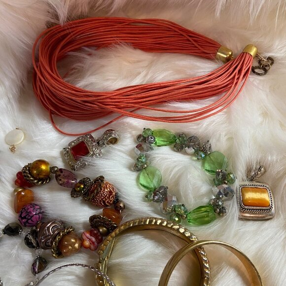 Fashion Costume Bracelets and Pendents Mixed Jewlery Lot of 17 - Picture 6 of 7